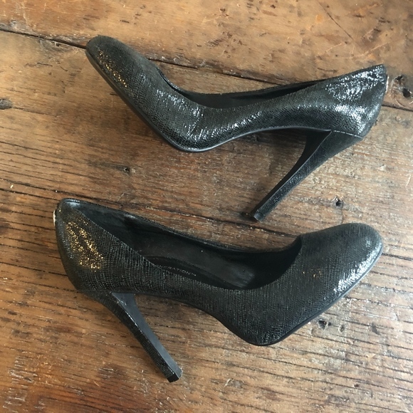 BCBGeneration Black Round Toe Pumps 5.5 - Picture 3 of 8